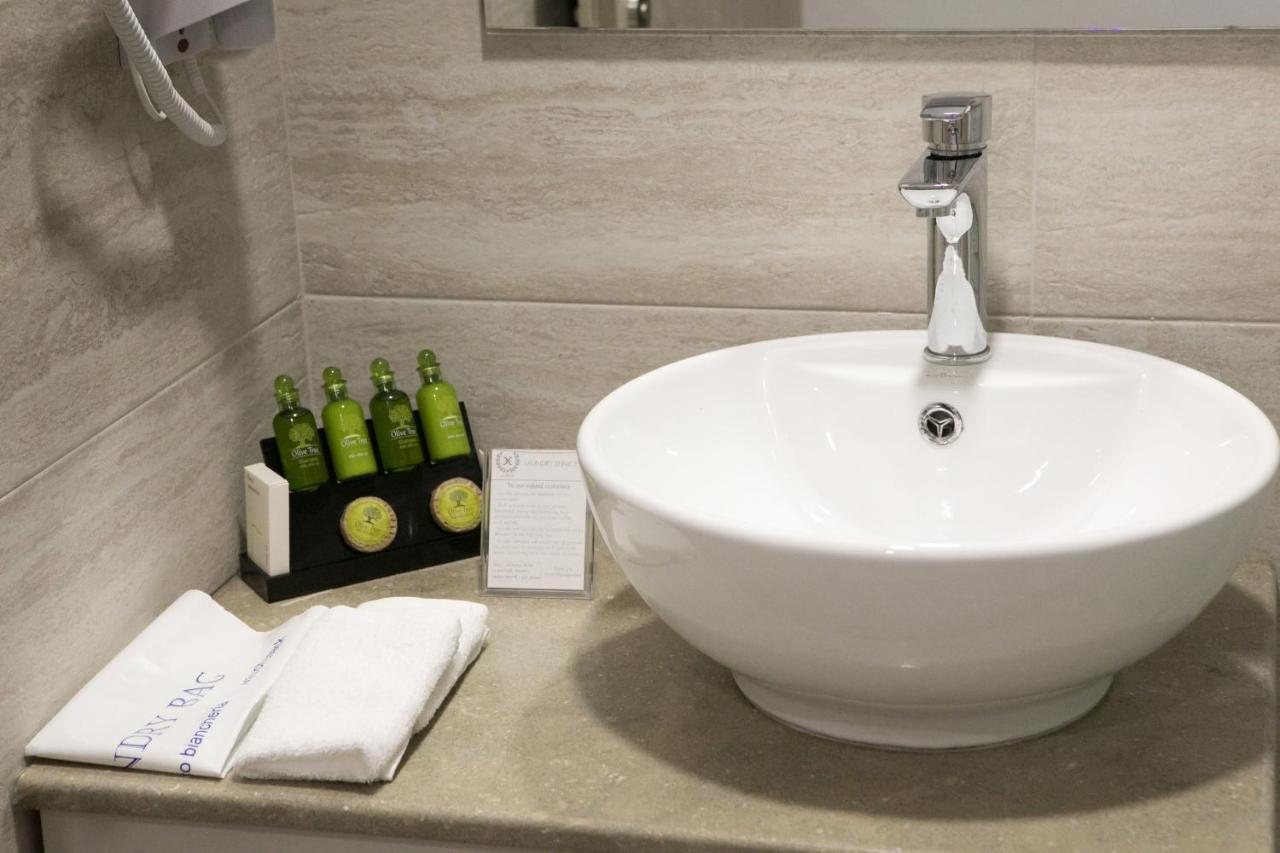 Hyperion Hotel Myrties ภายนอก รูปภาพ